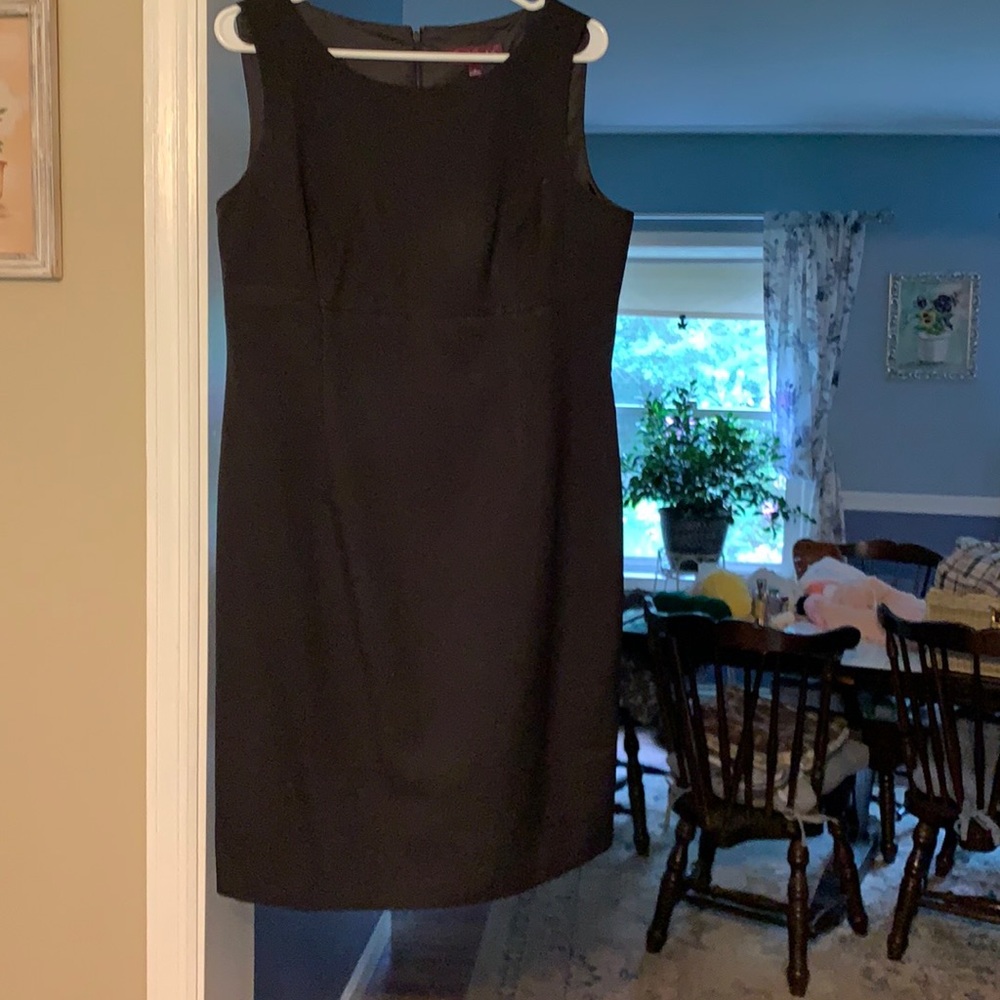 Black sleeveless sheath dress